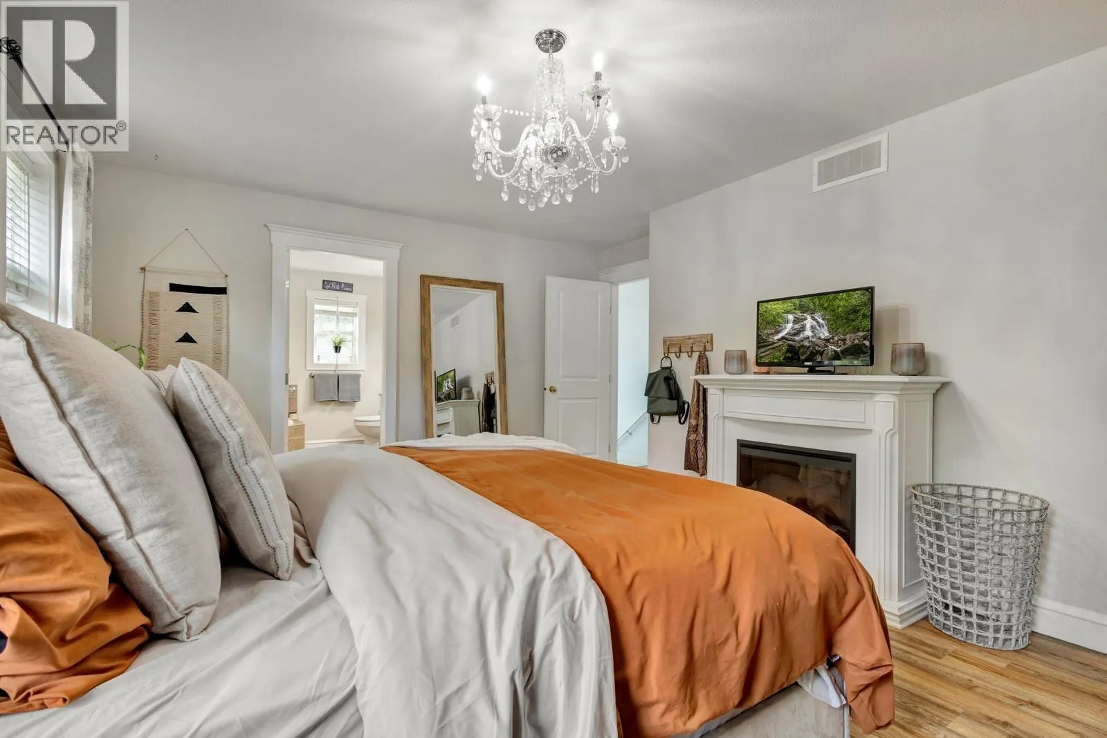 3477 Creekview Crescent