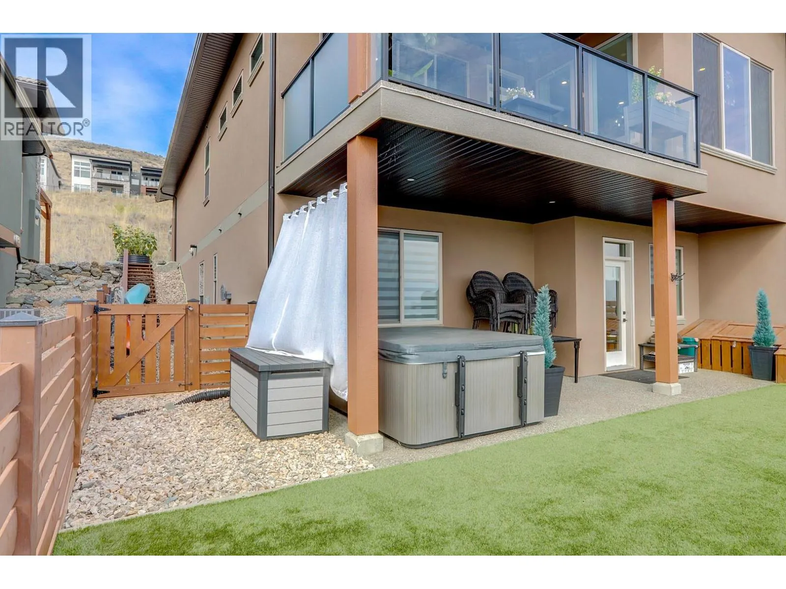 595 Vineyard Way N Unit# 8