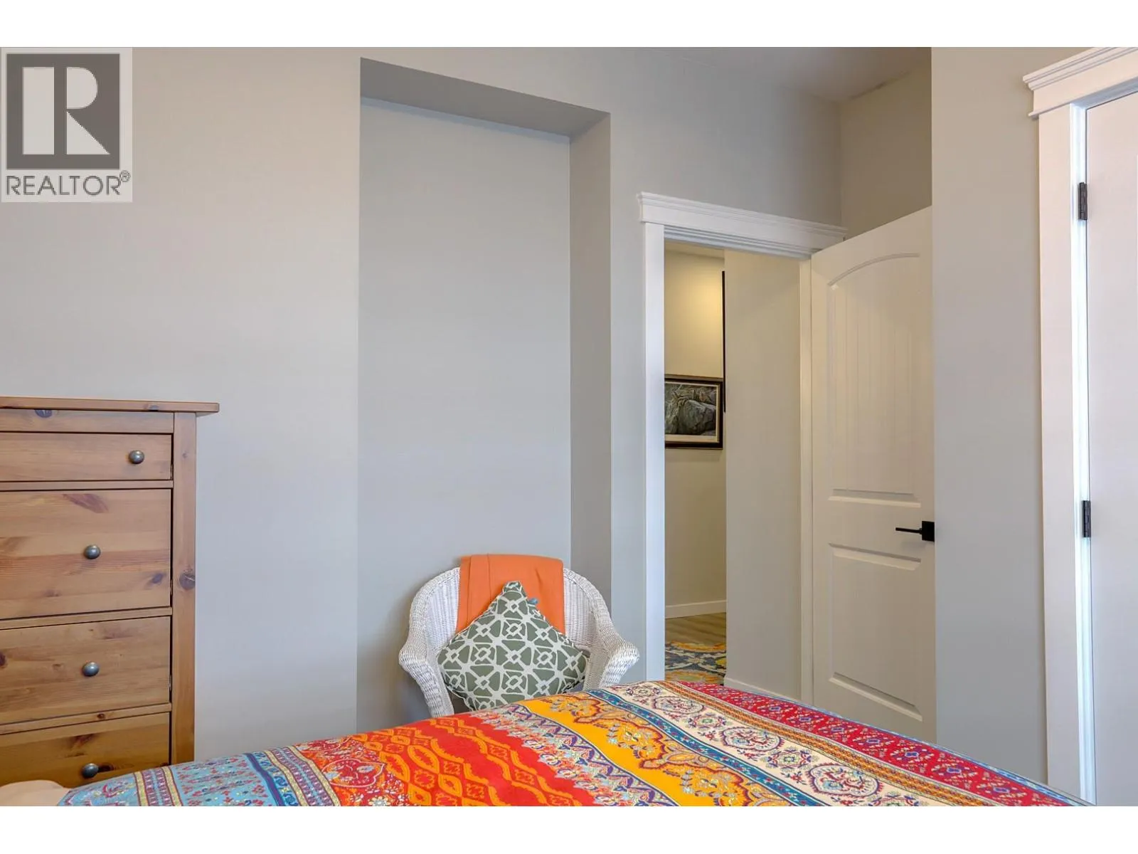 595 Vineyard Way N Unit# 8