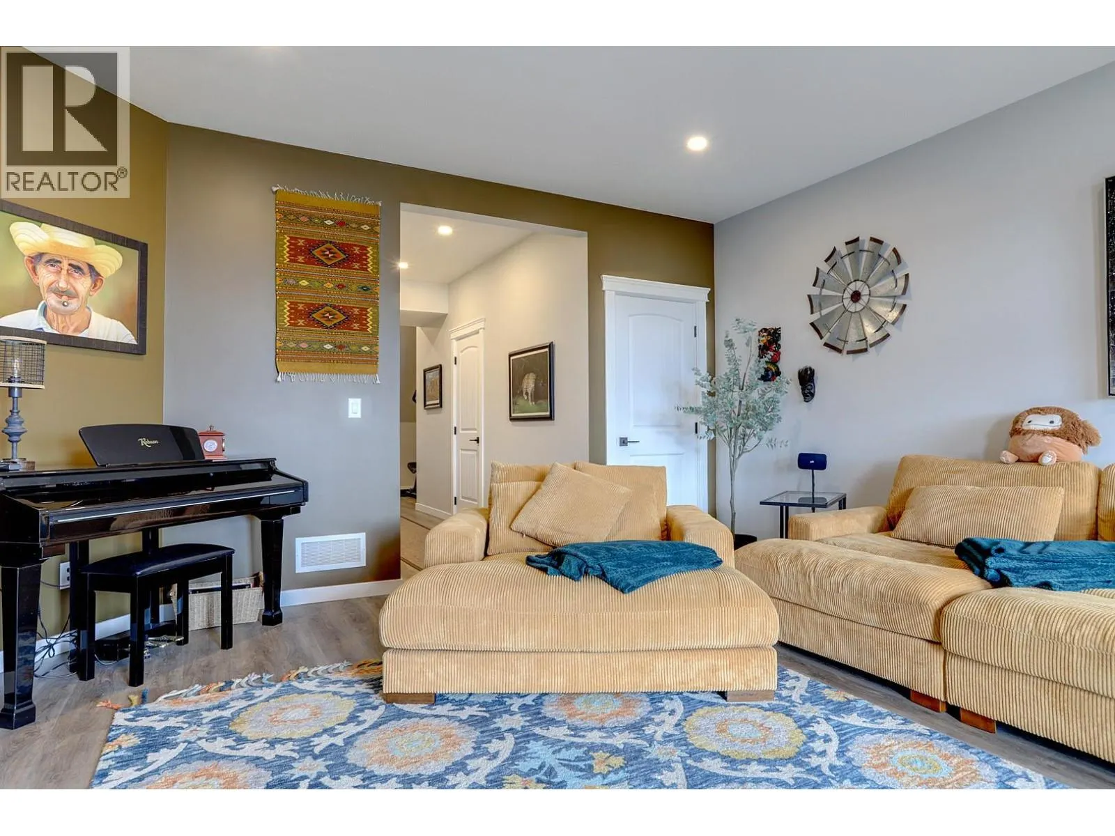 595 Vineyard Way N Unit# 8