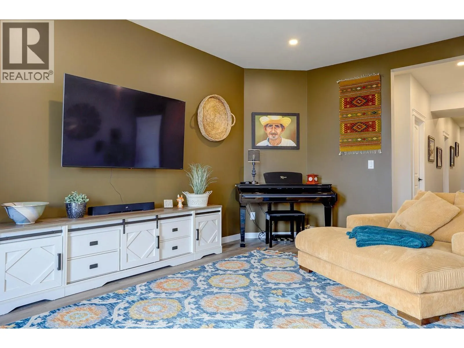 595 Vineyard Way N Unit# 8