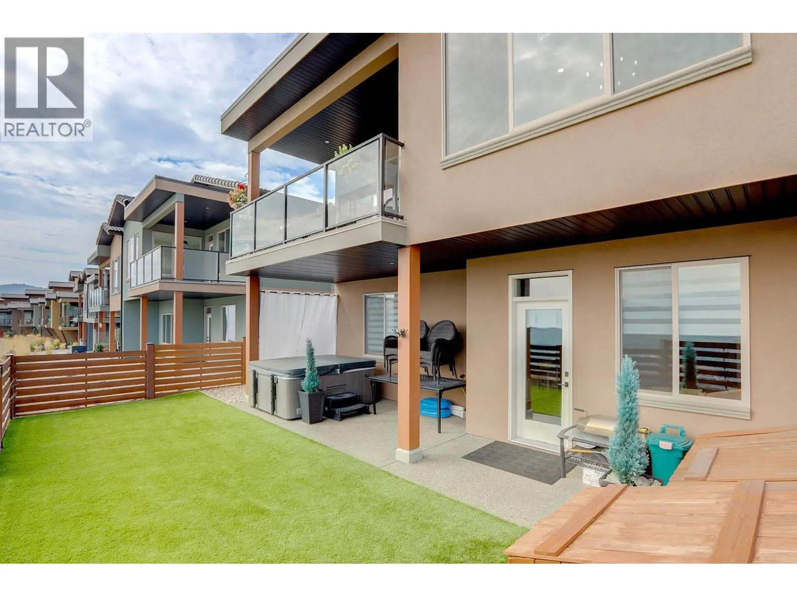 595 Vineyard Way N Unit# 8