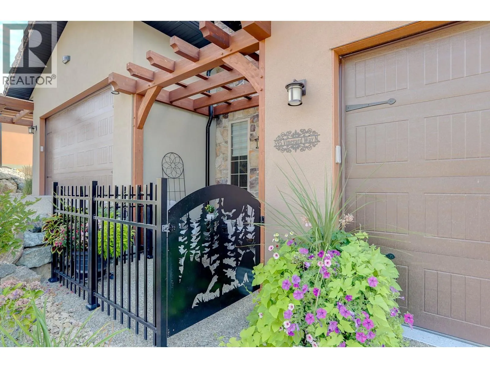 595 Vineyard Way N Unit# 8