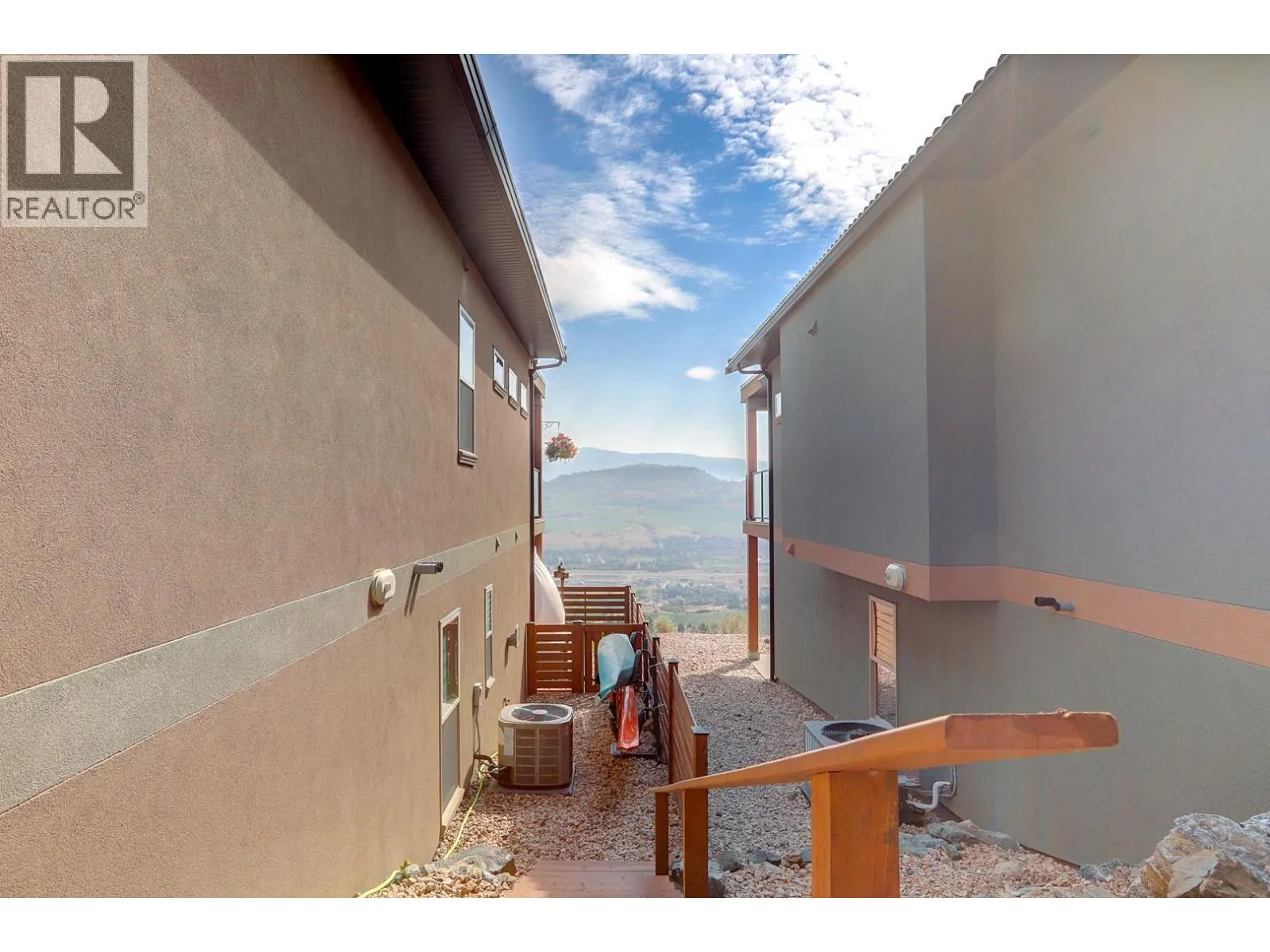 595 Vineyard Way N Unit# 8