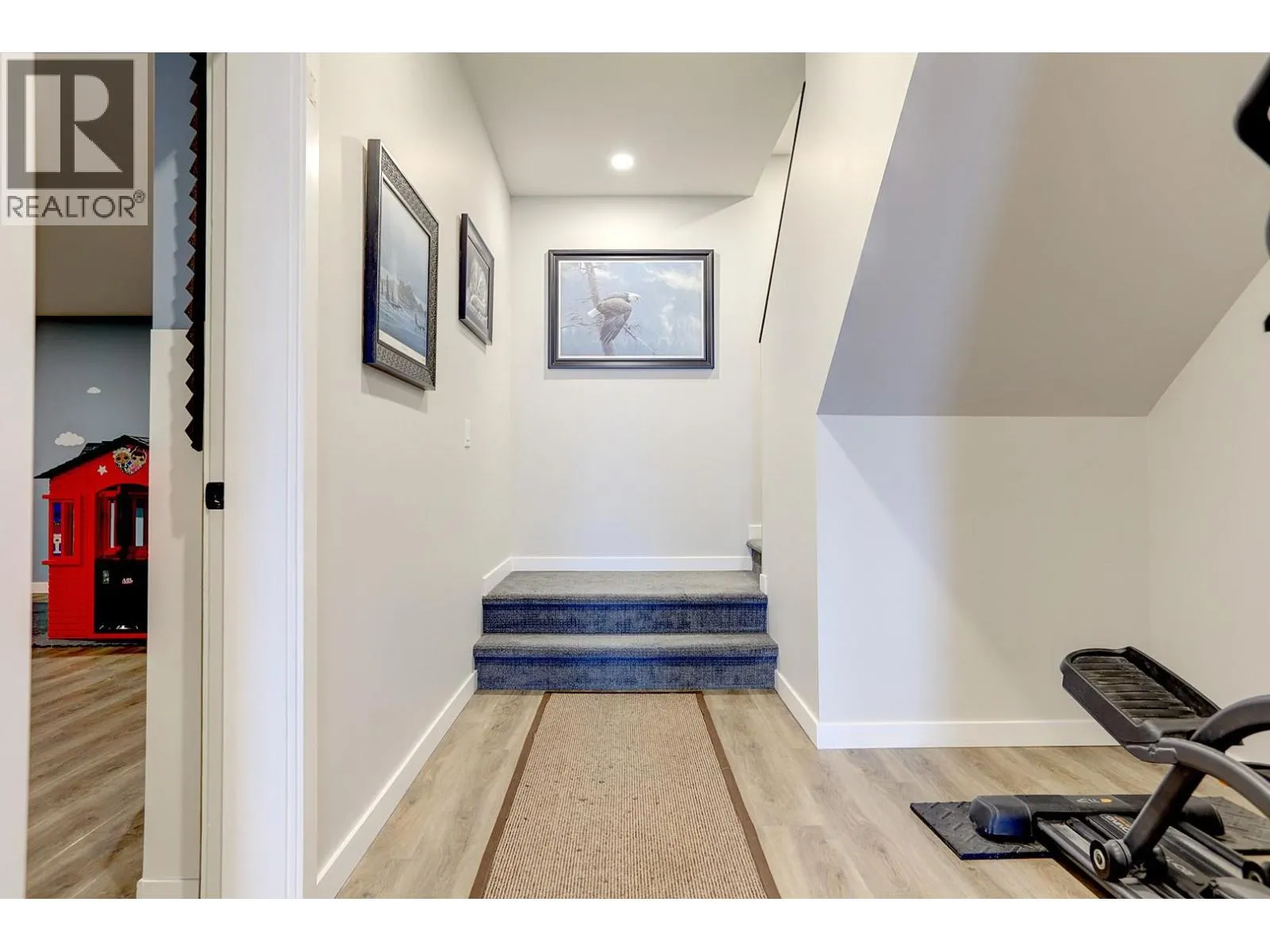 595 Vineyard Way N Unit# 8