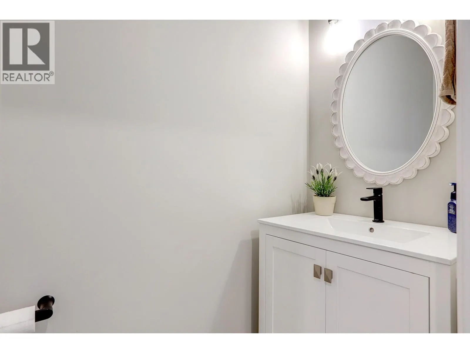 595 Vineyard Way N Unit# 8