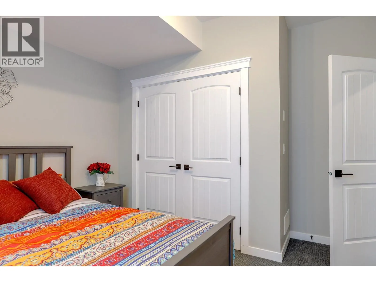 595 Vineyard Way N Unit# 8