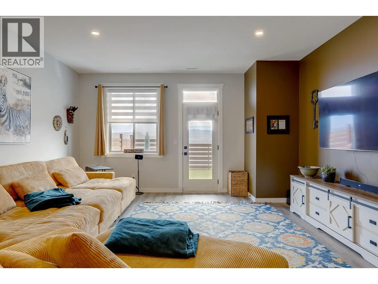 595 Vineyard Way N Unit# 8