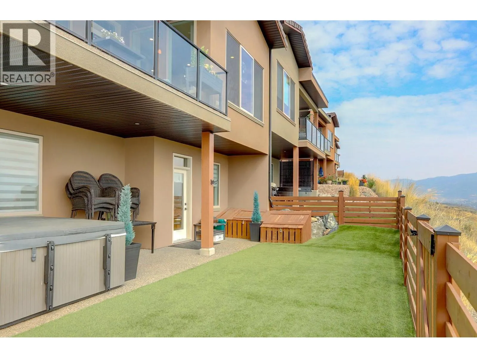 595 Vineyard Way N Unit# 8