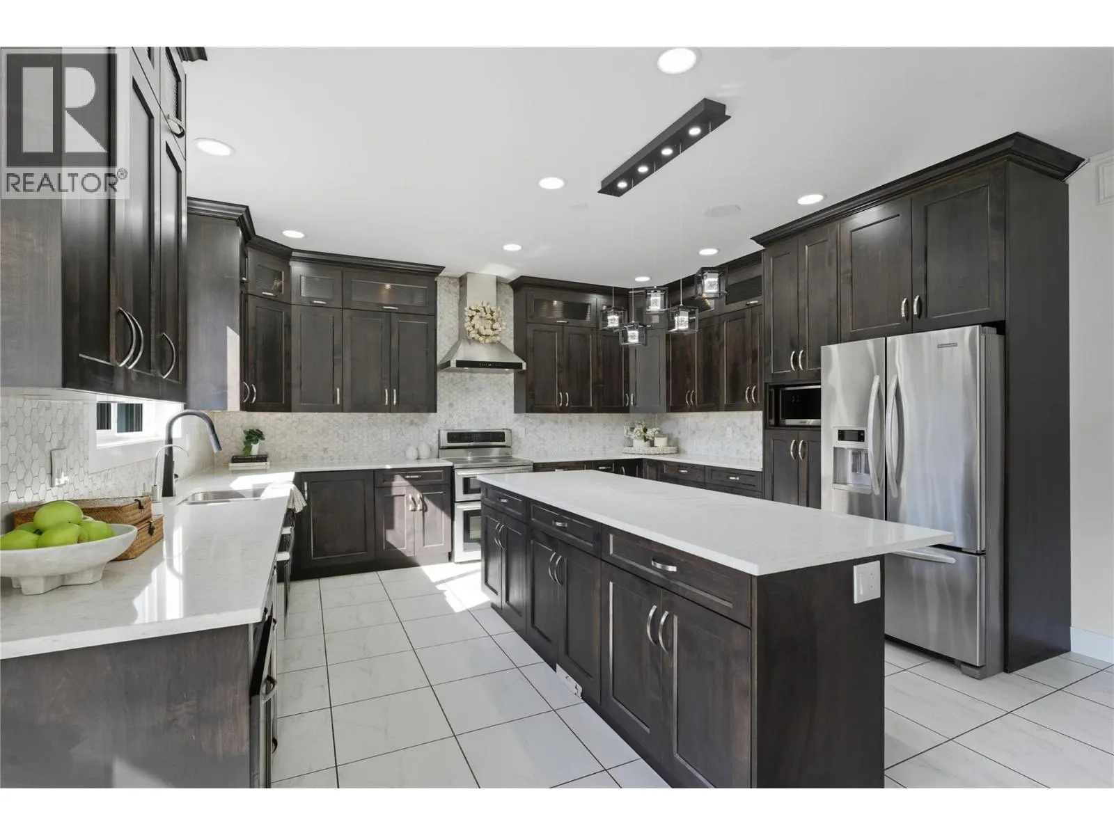 825 FERNIE Court