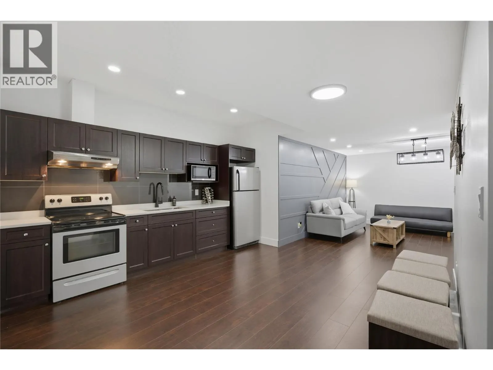 825 FERNIE Court