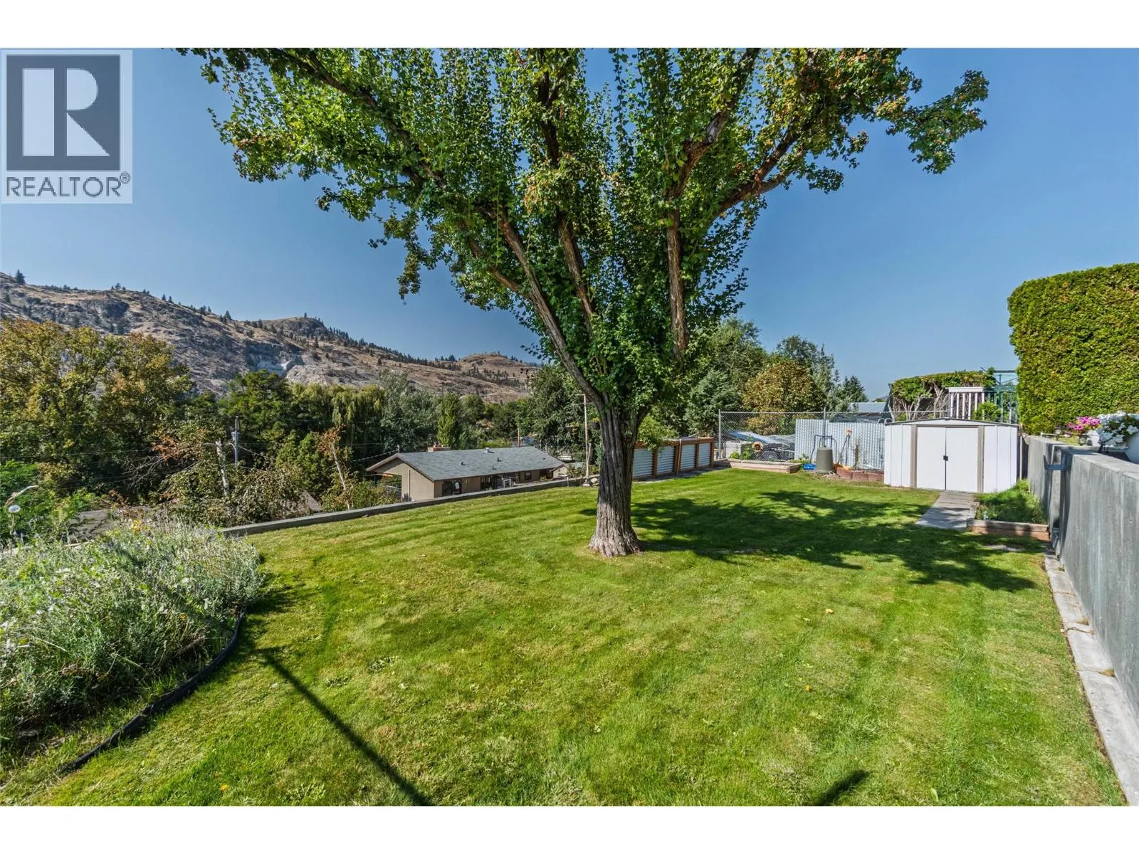 323 RIESLING Place