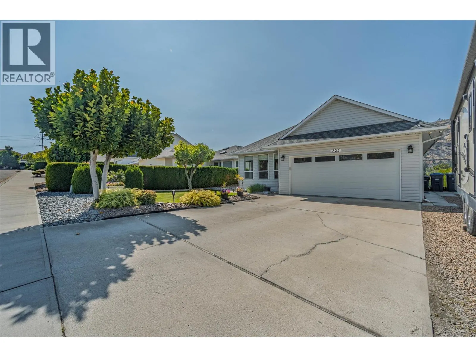 323 RIESLING Place