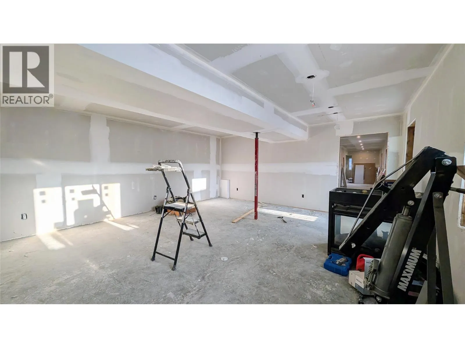 4811 CRESCENTWOOD Drive