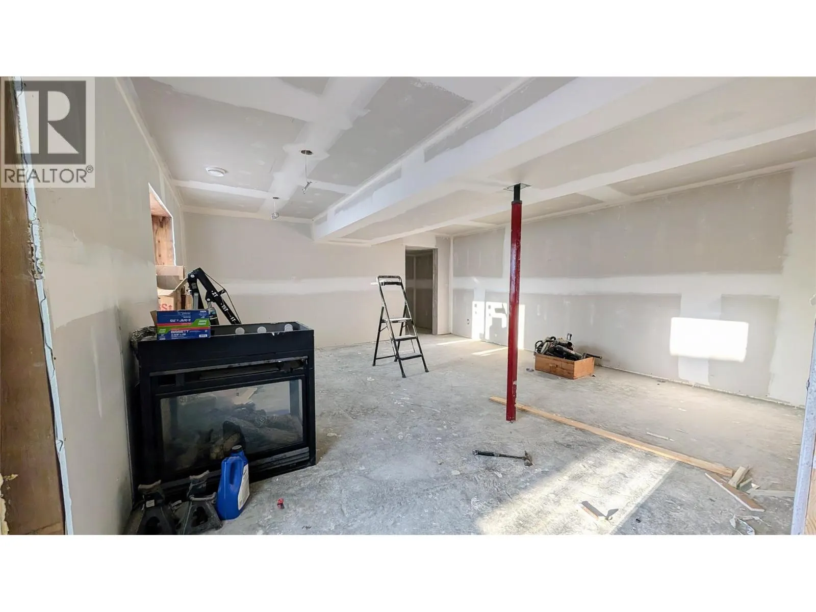 4811 CRESCENTWOOD Drive