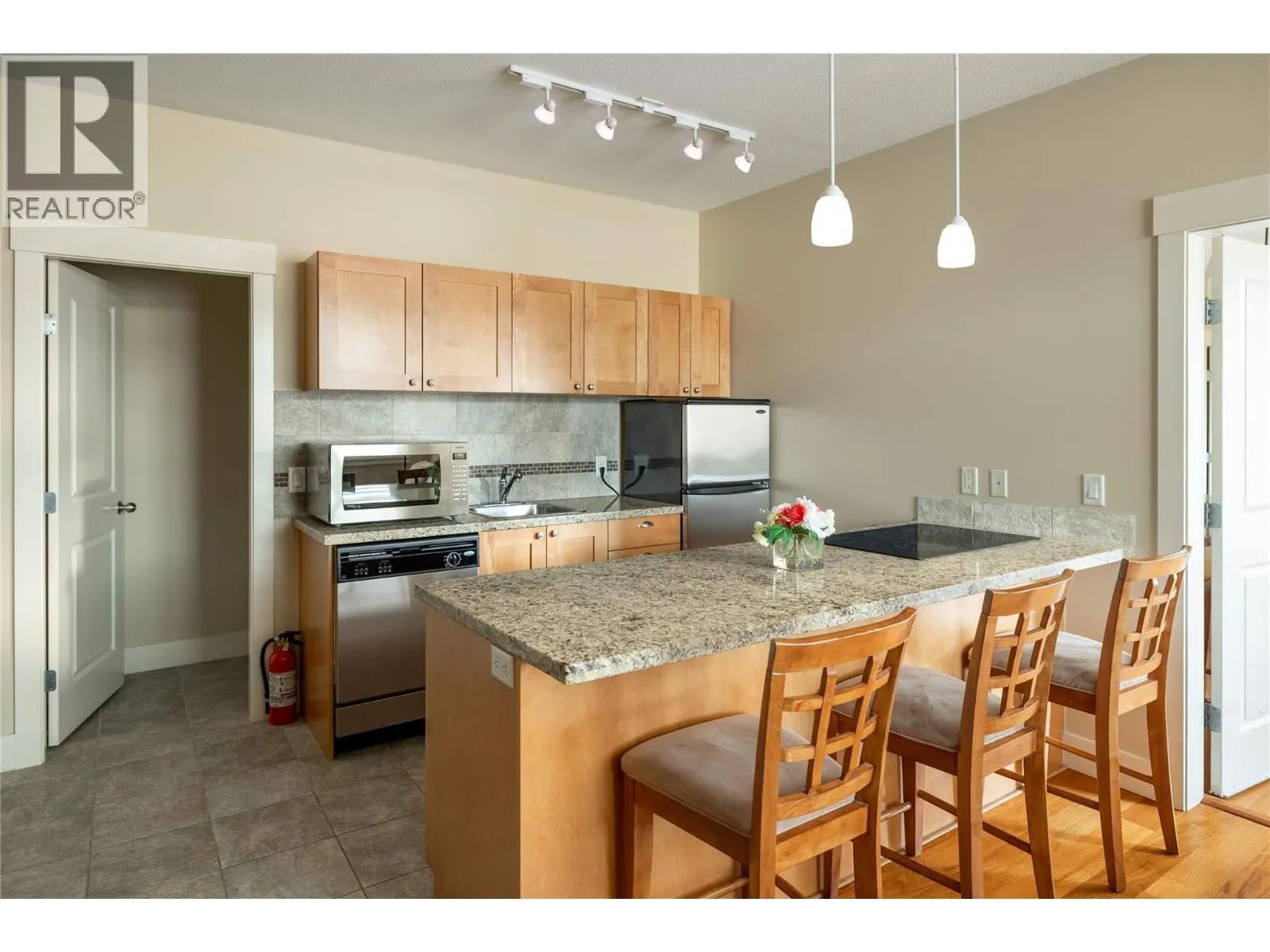 4205 Gellatly Road Unit# 301