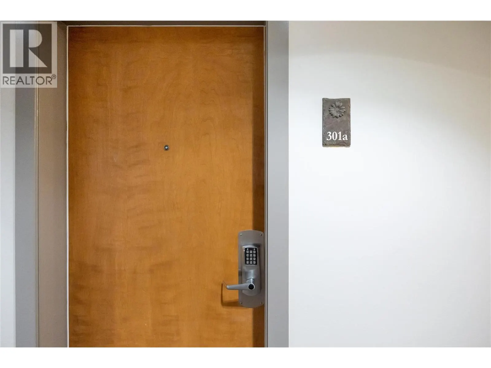 4205 Gellatly Road Unit# 301