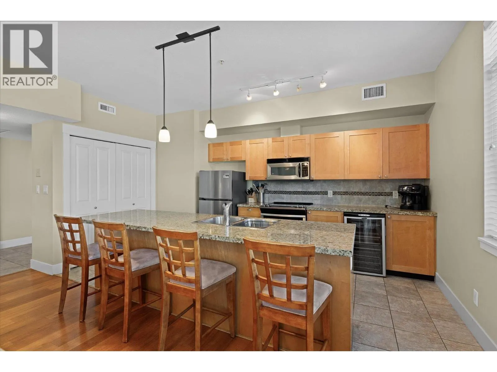4205 Gellatly Road Unit# 301