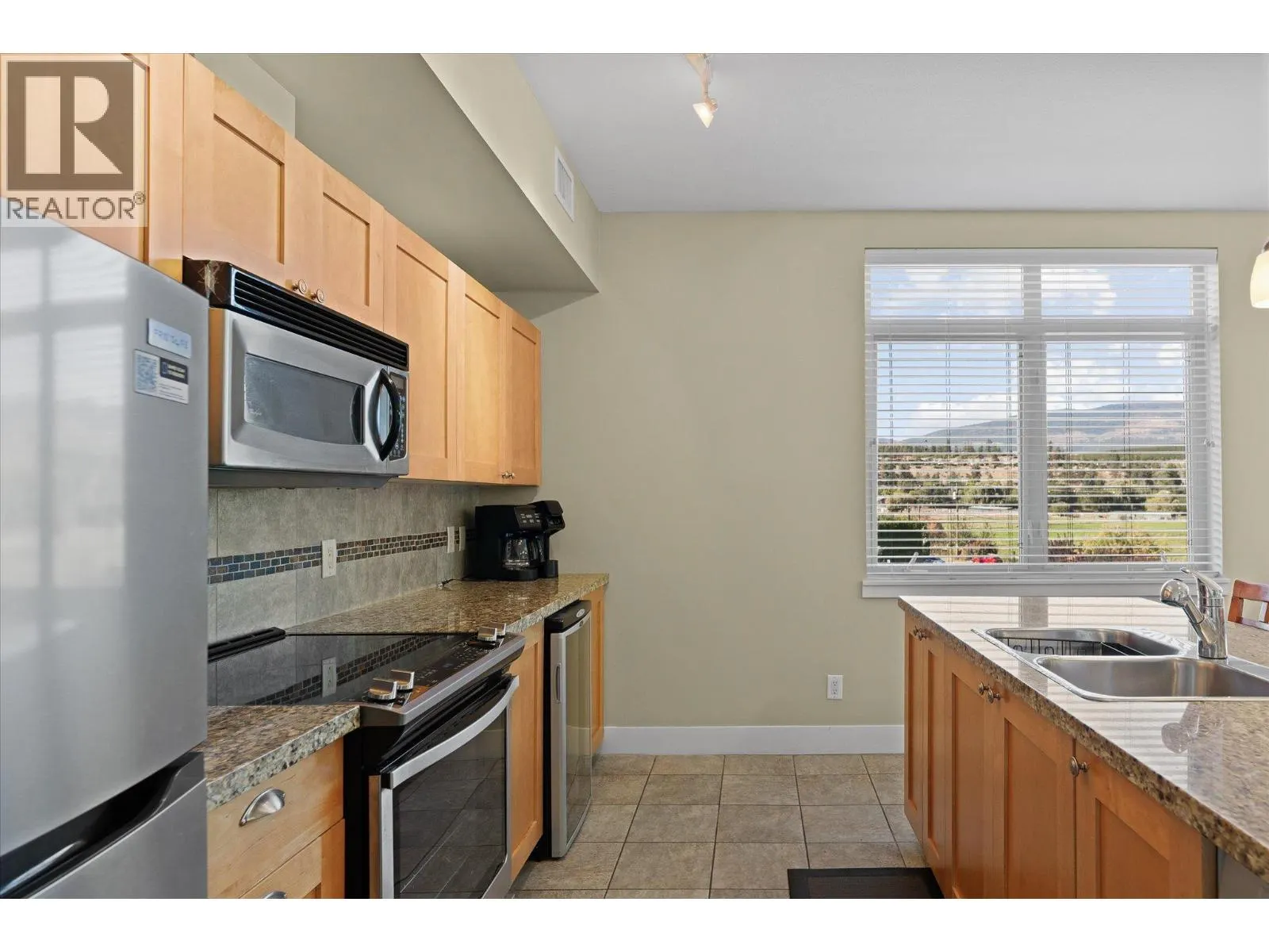 4205 Gellatly Road Unit# 301