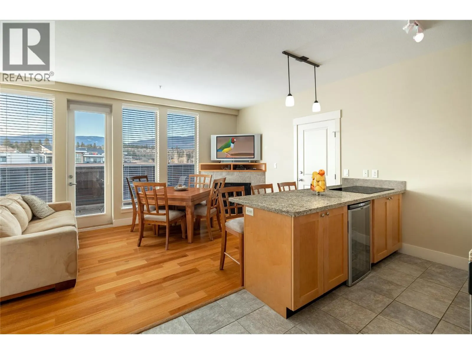4205 Gellatly Road Unit# 301