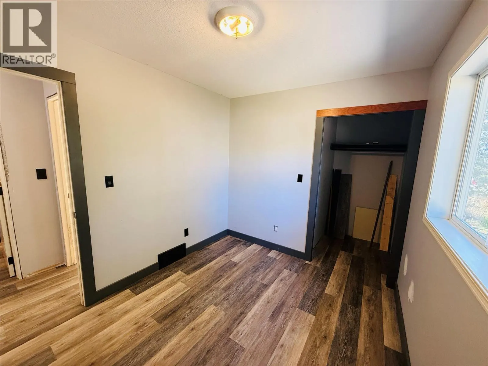 1B Wolf Crescent