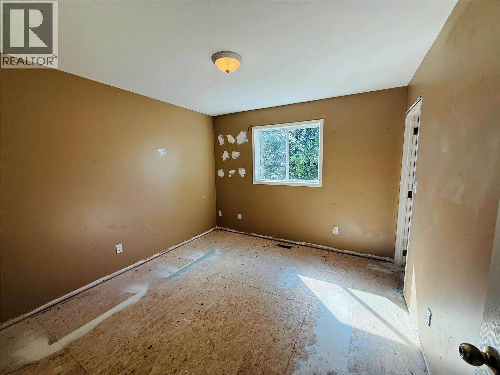 1B Wolf Crescent