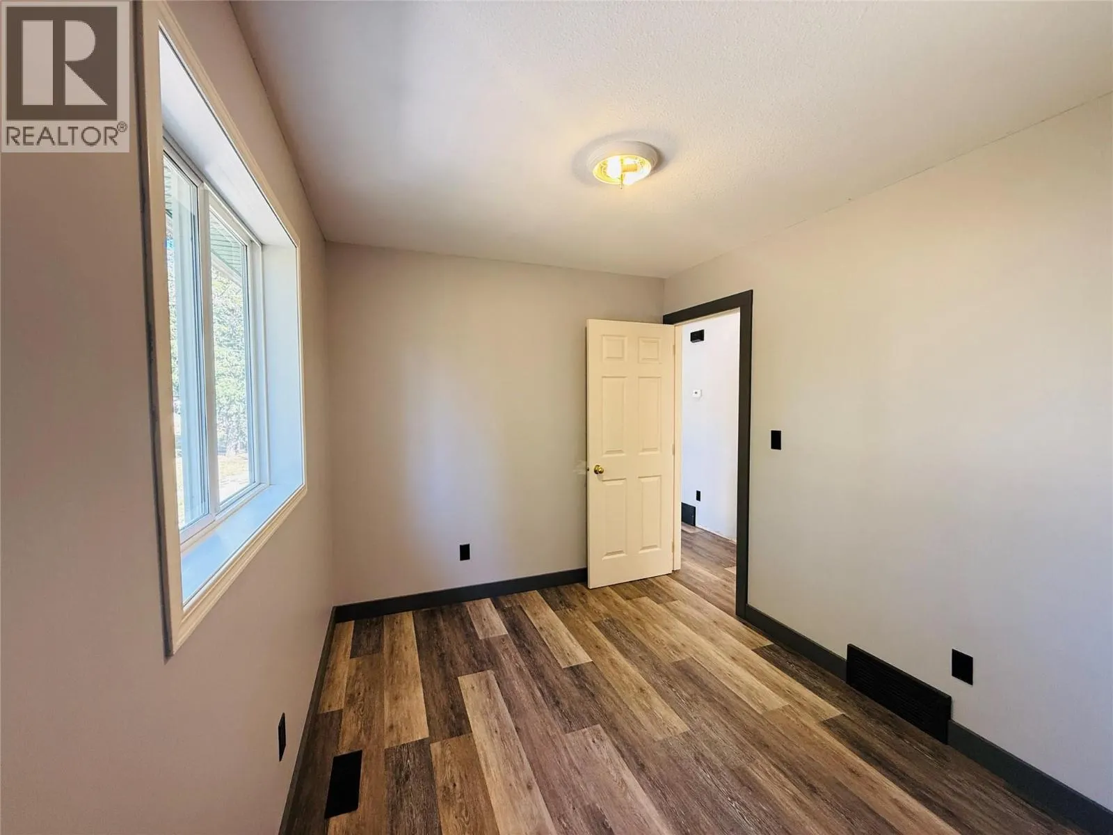 1B Wolf Crescent