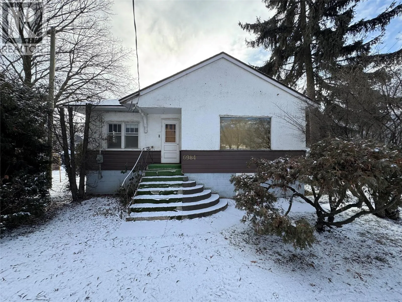 6984 Highway 6