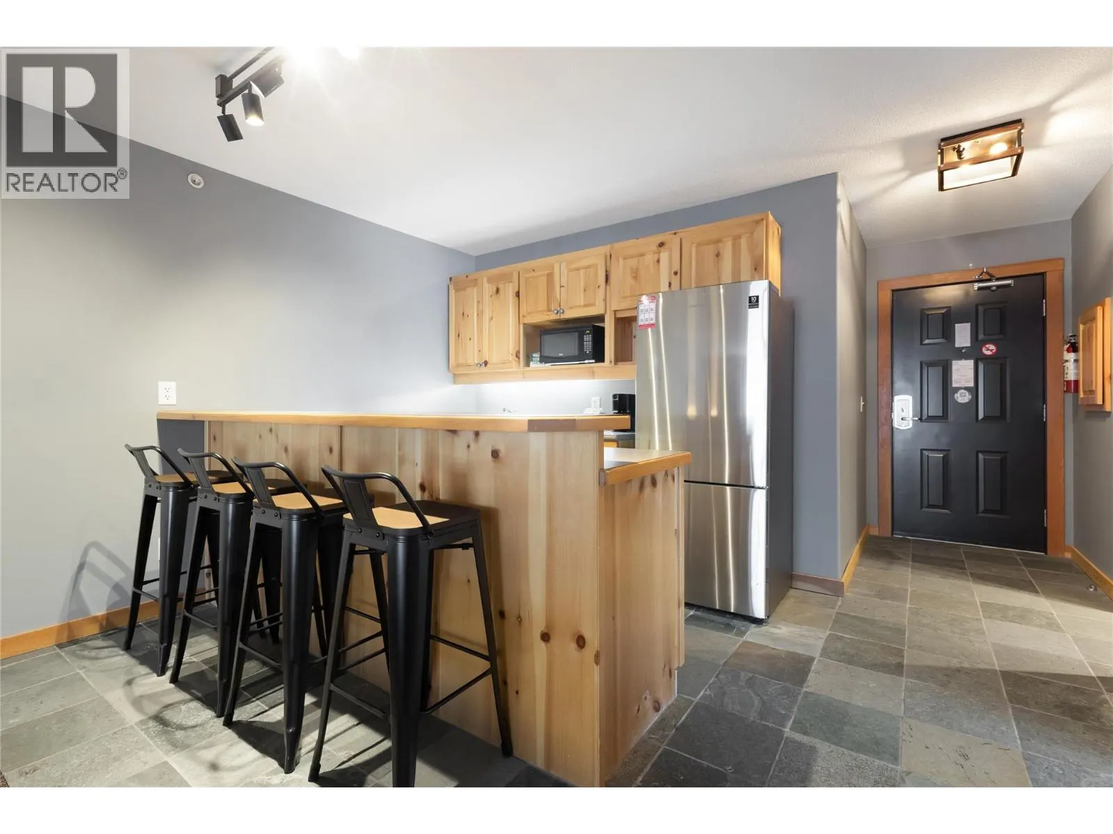 5335 Big White Road Unit# 401
