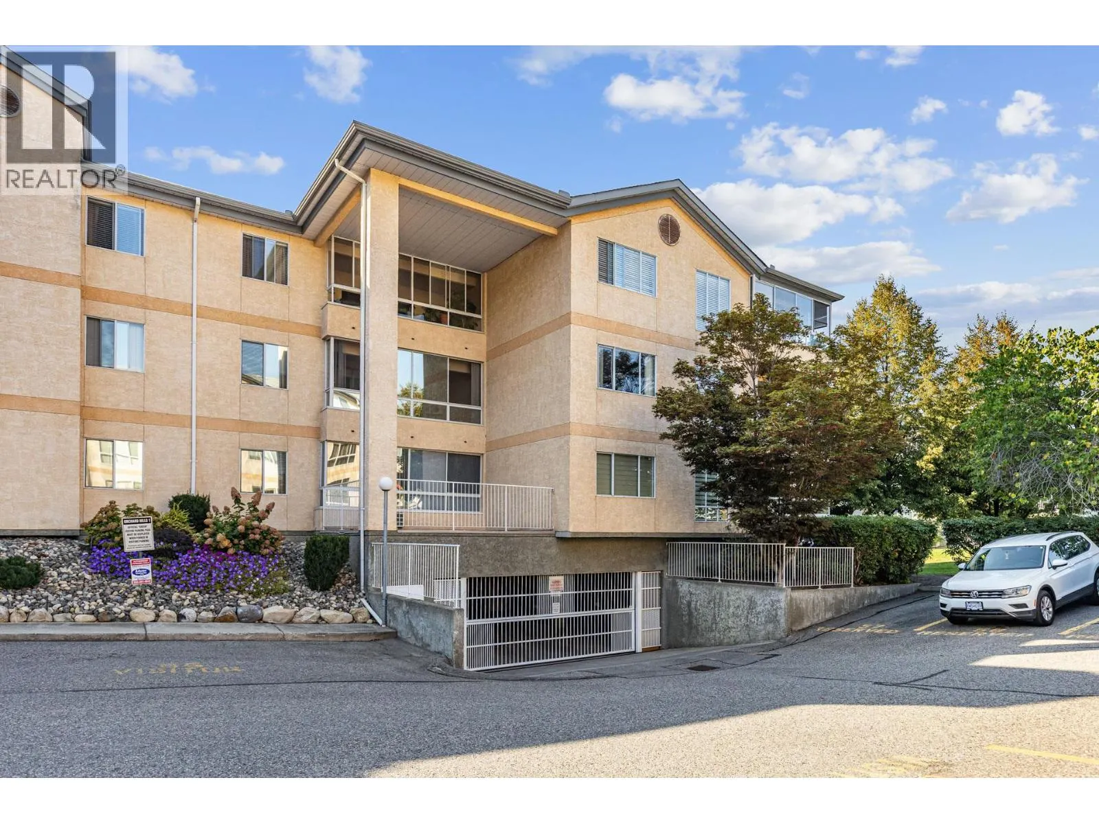 727 Houghton Road Unit# 212