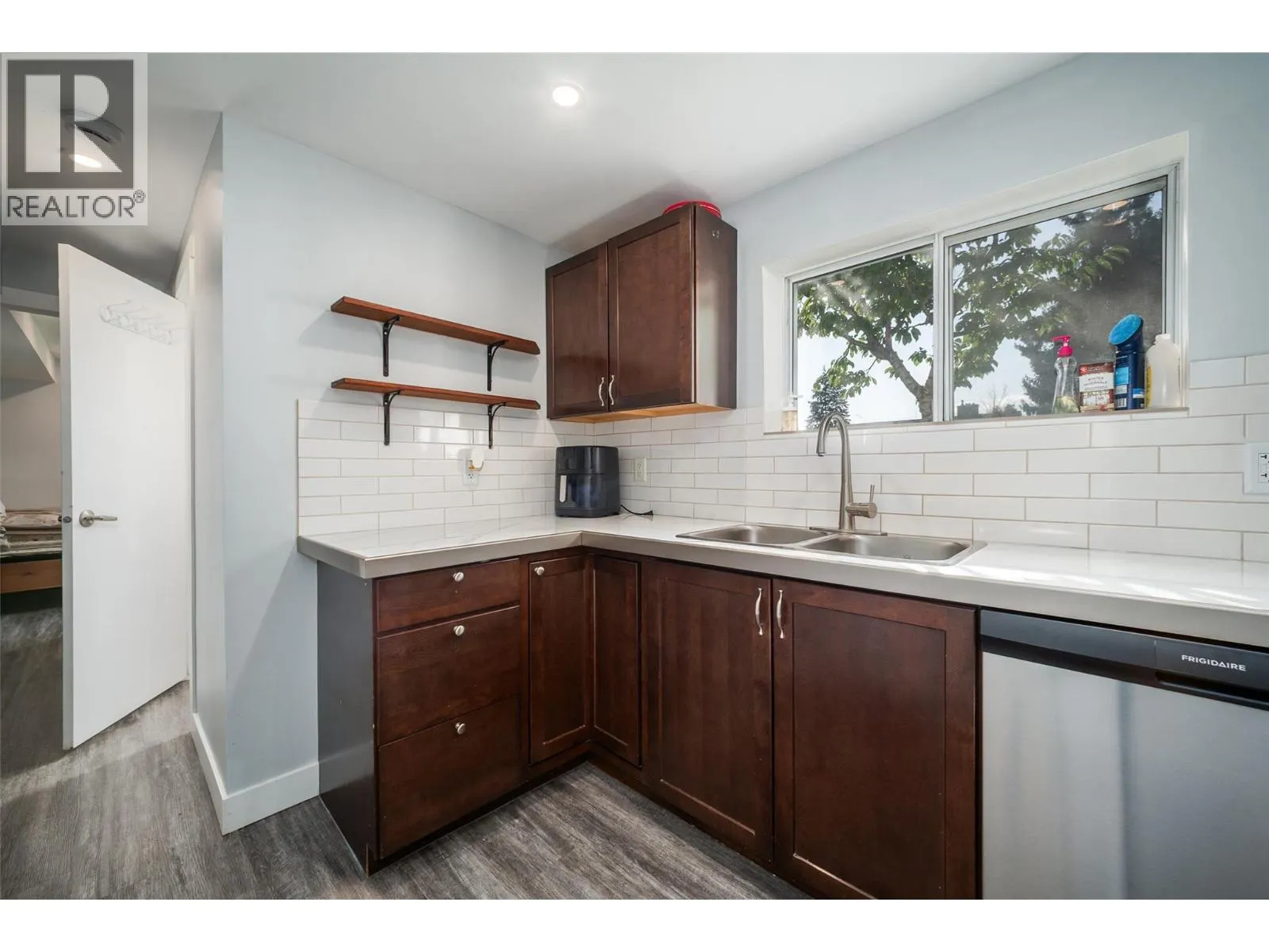 320 Prior Road N