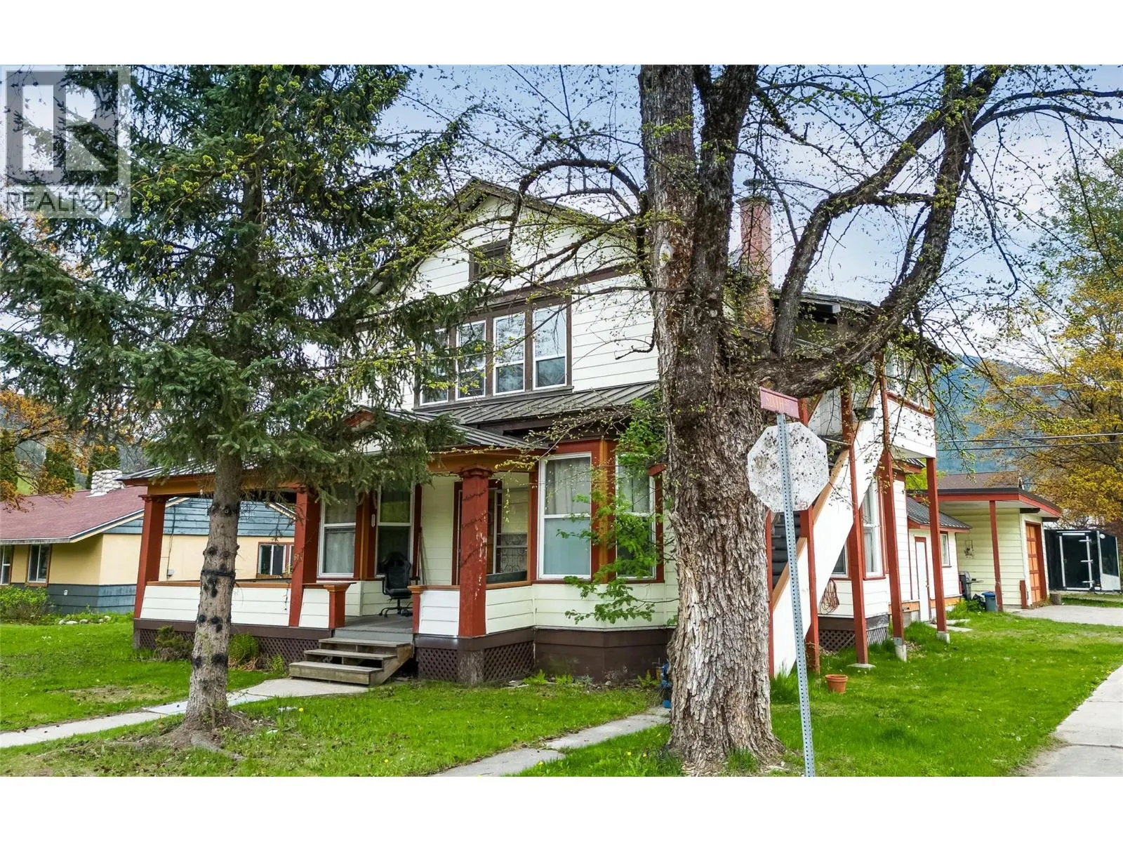614 Mackenzie Avenue