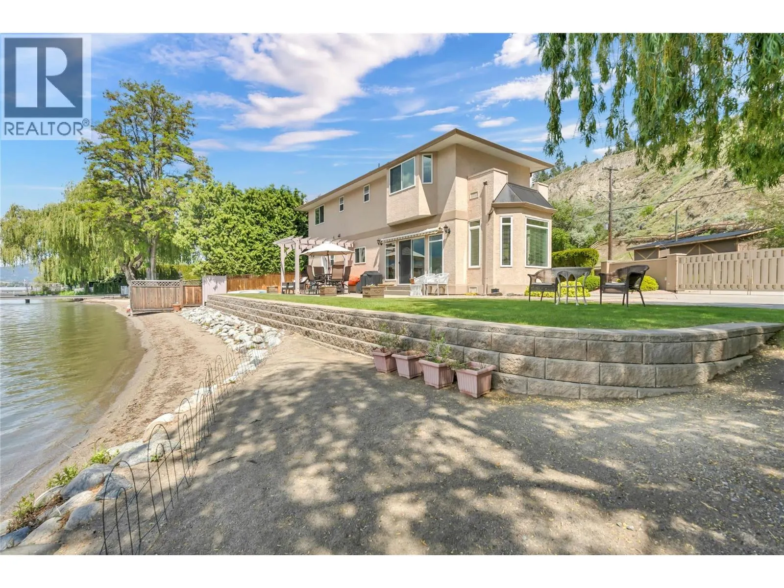 4597 Lakeside Road