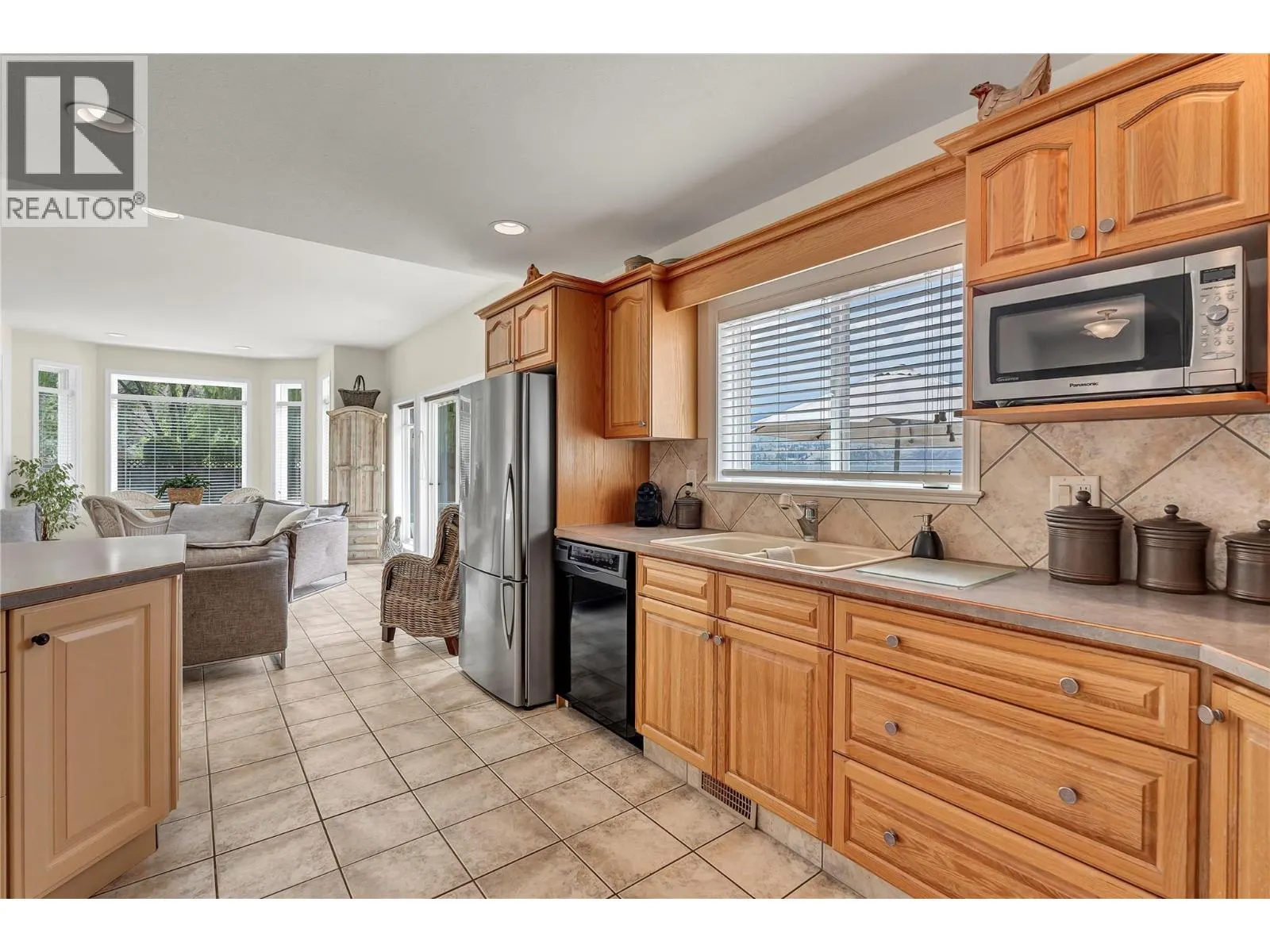 4597 Lakeside Road