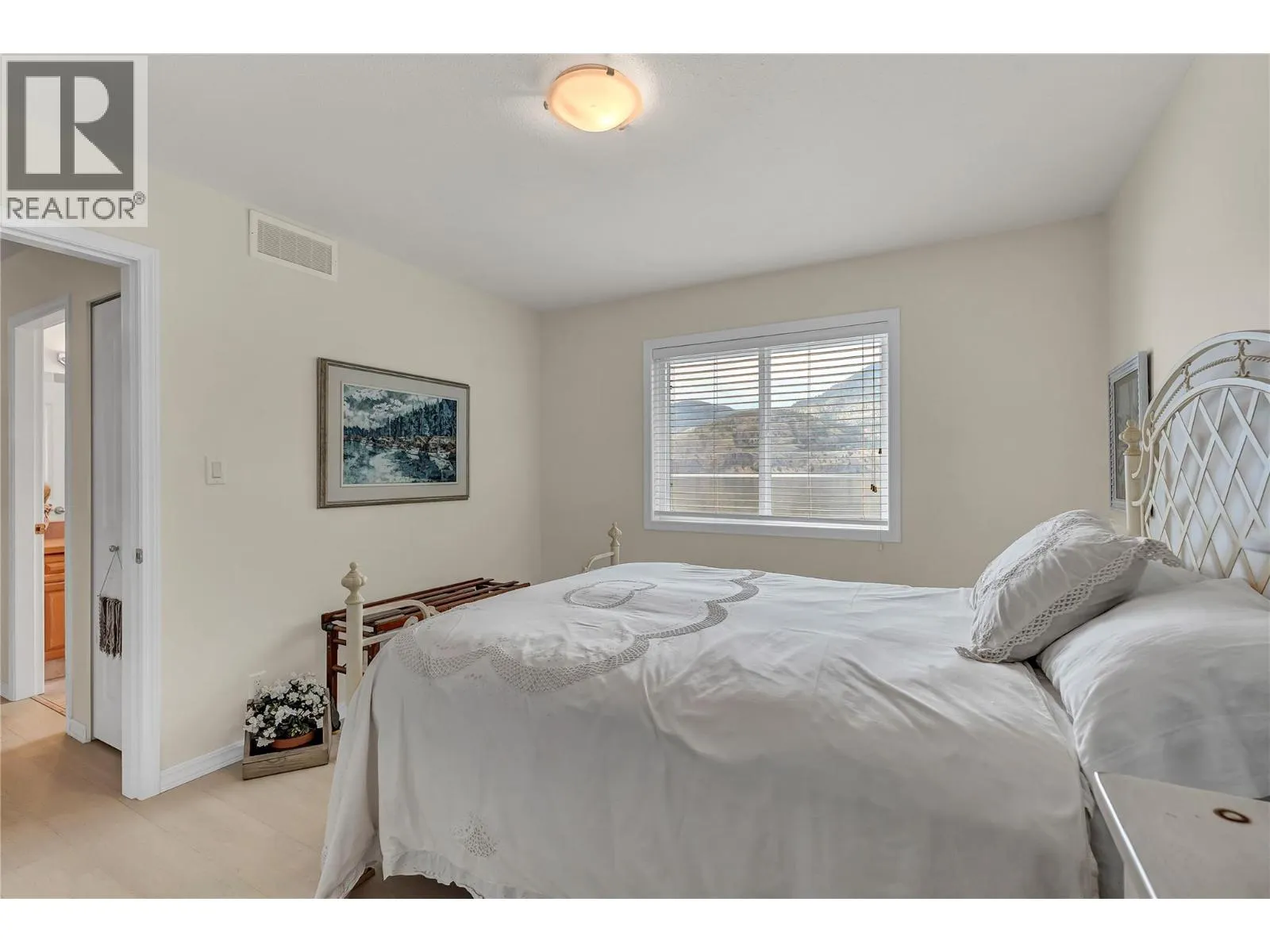 4597 Lakeside Road