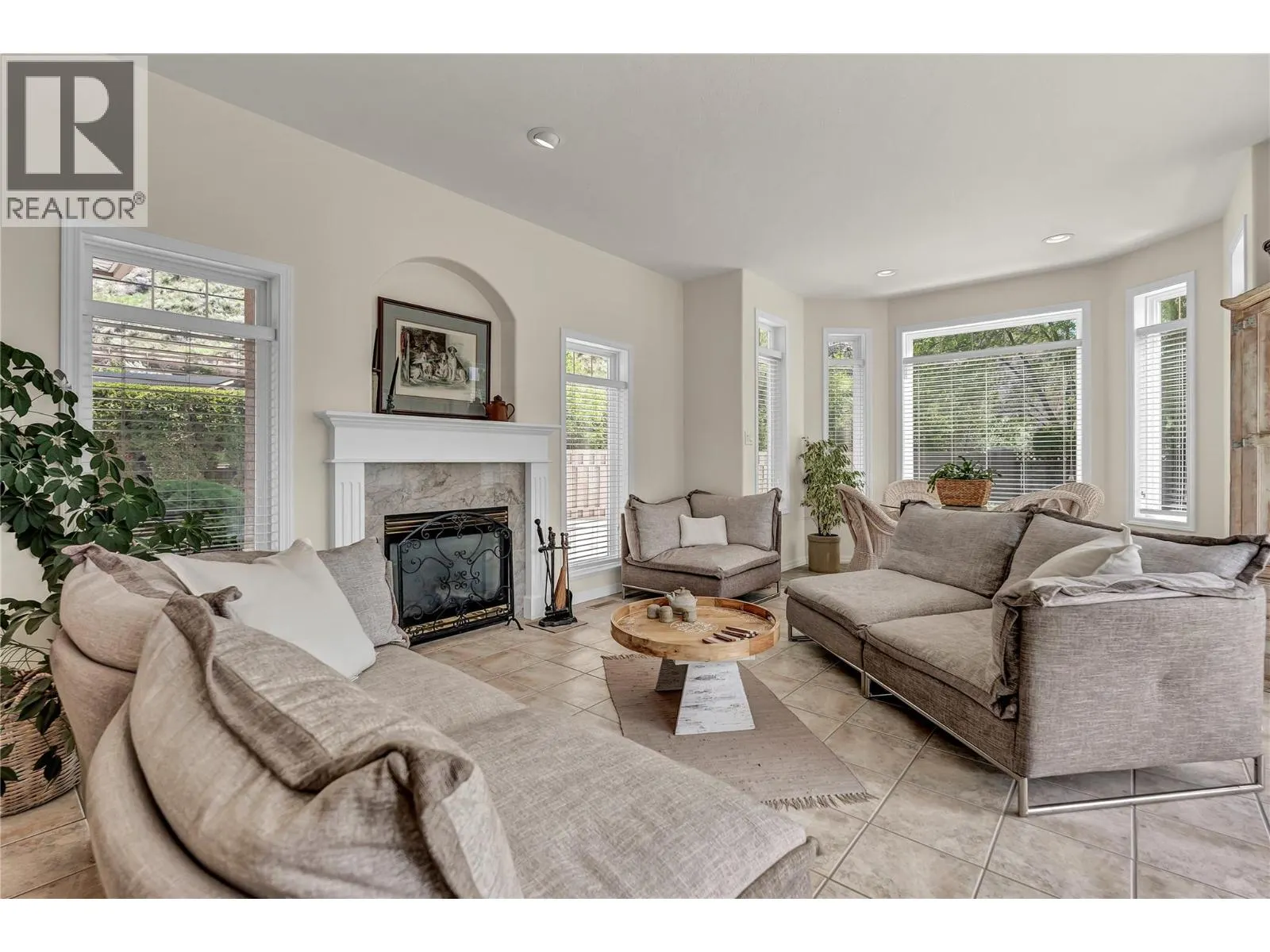 4597 Lakeside Road