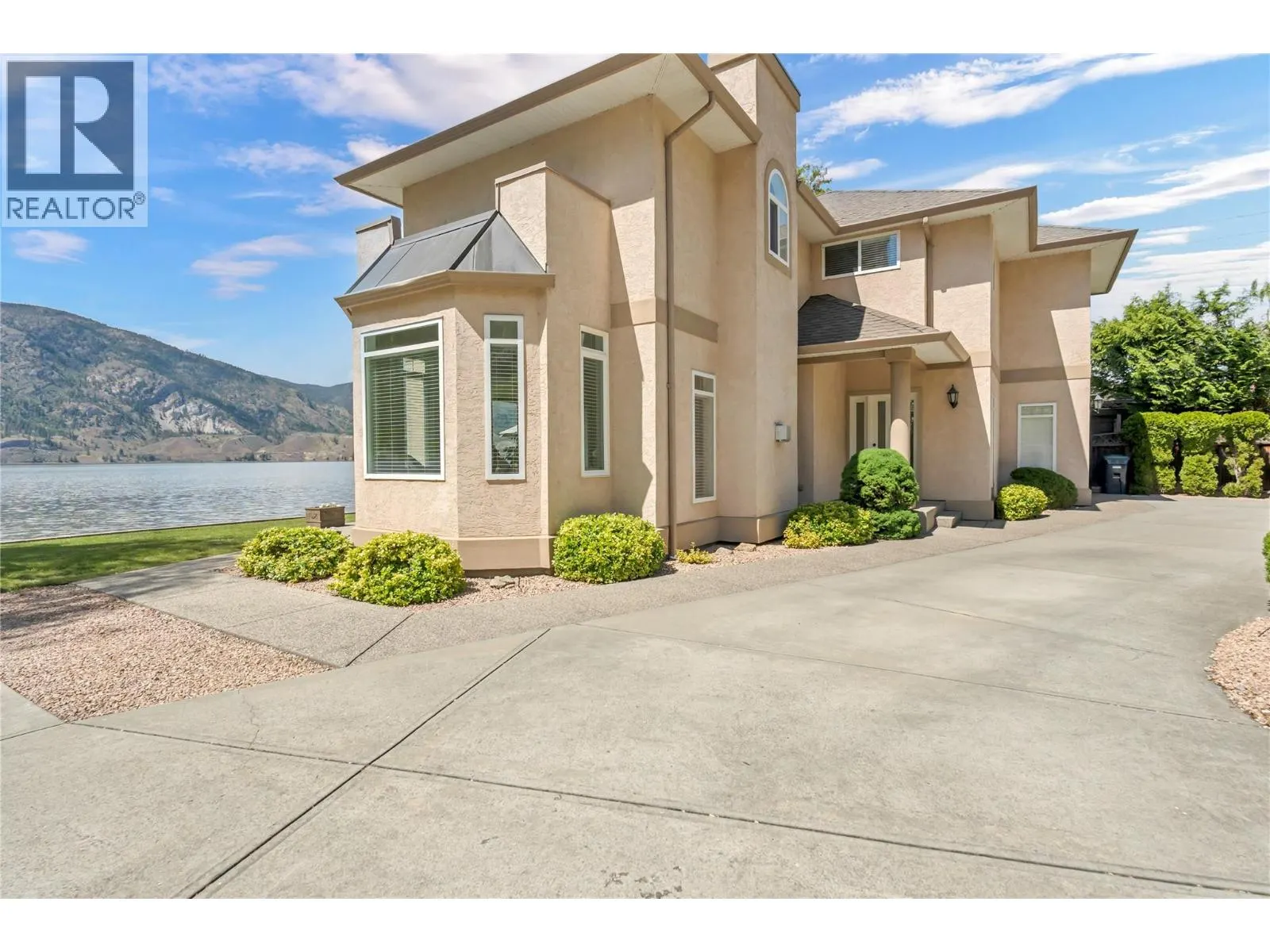 4597 Lakeside Road