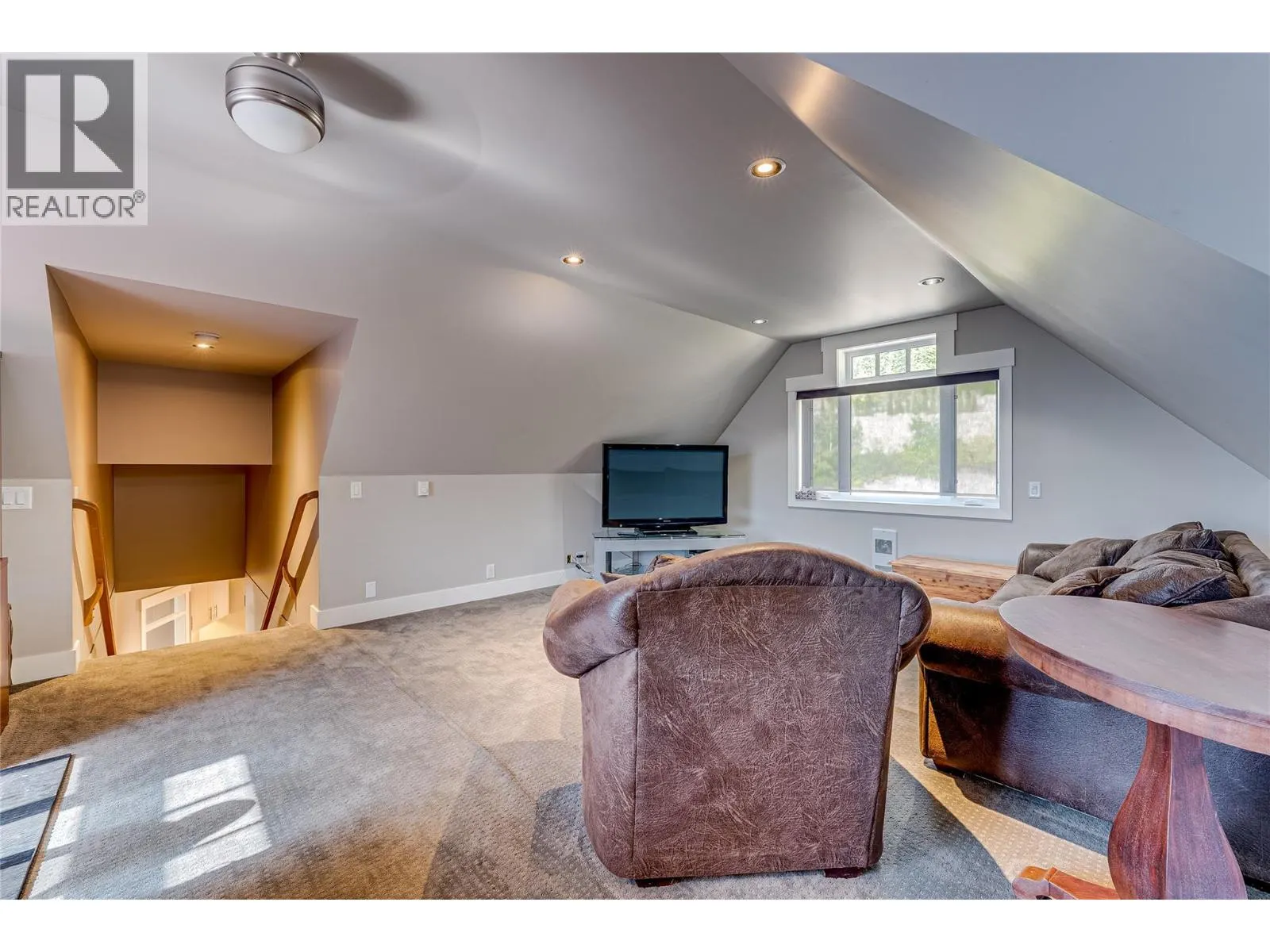 6054 Lynx Drive