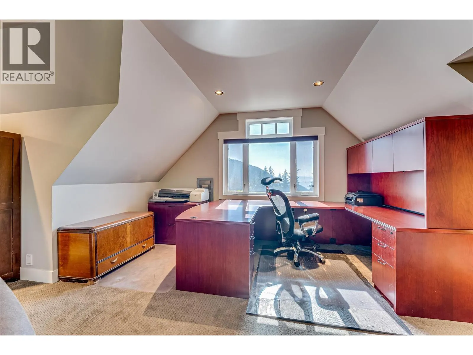 6054 Lynx Drive