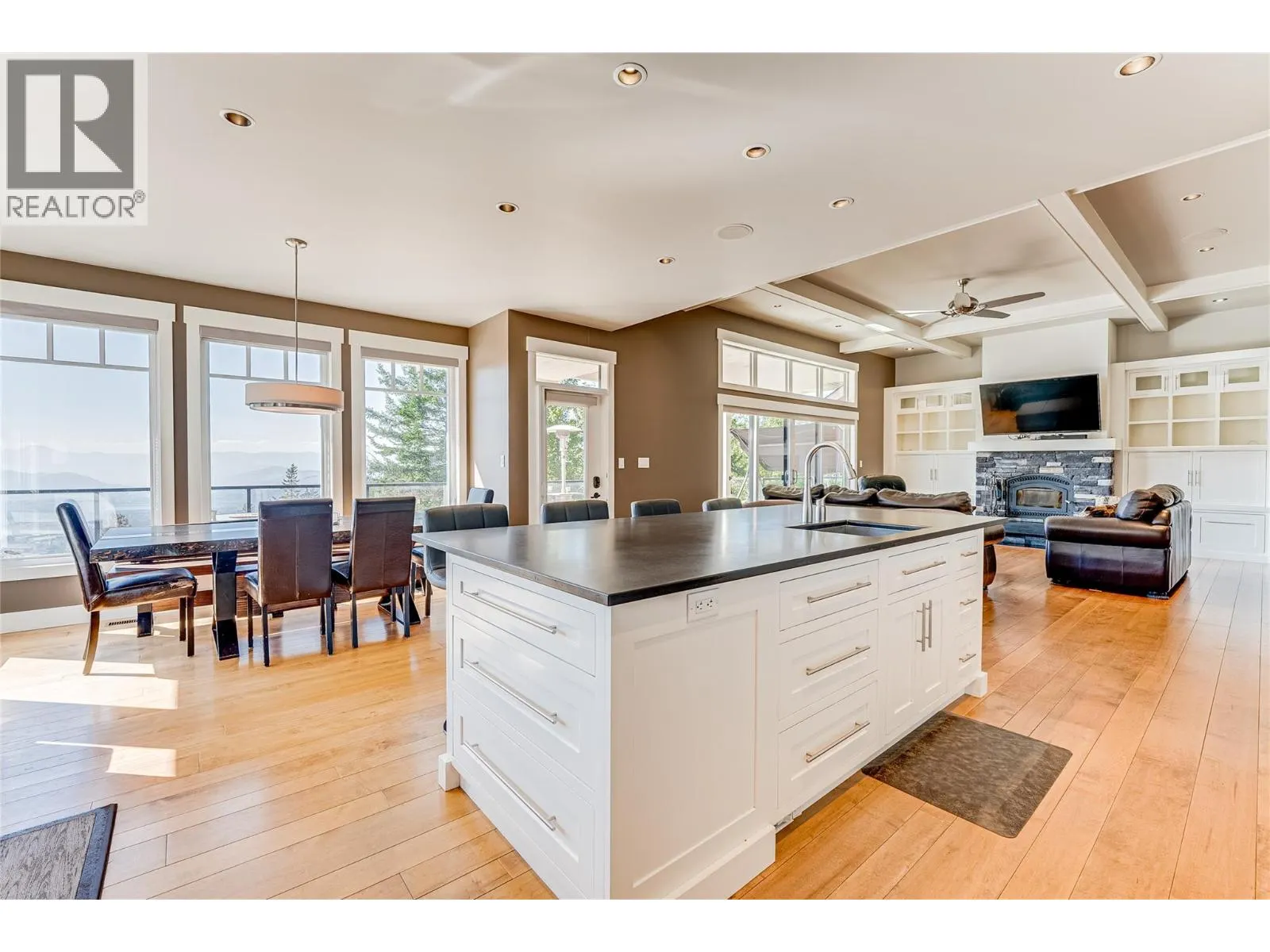 6054 Lynx Drive