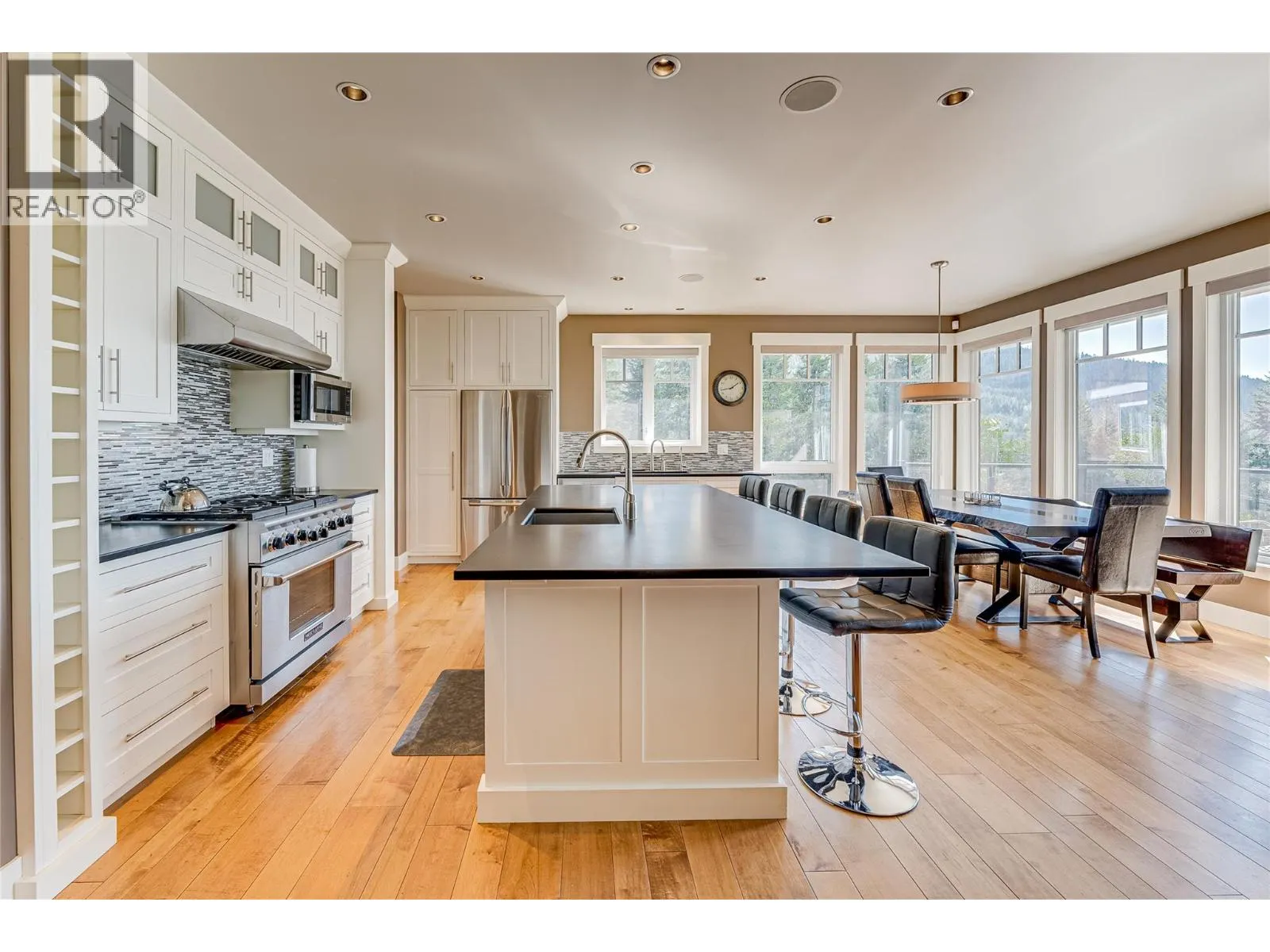 6054 Lynx Drive