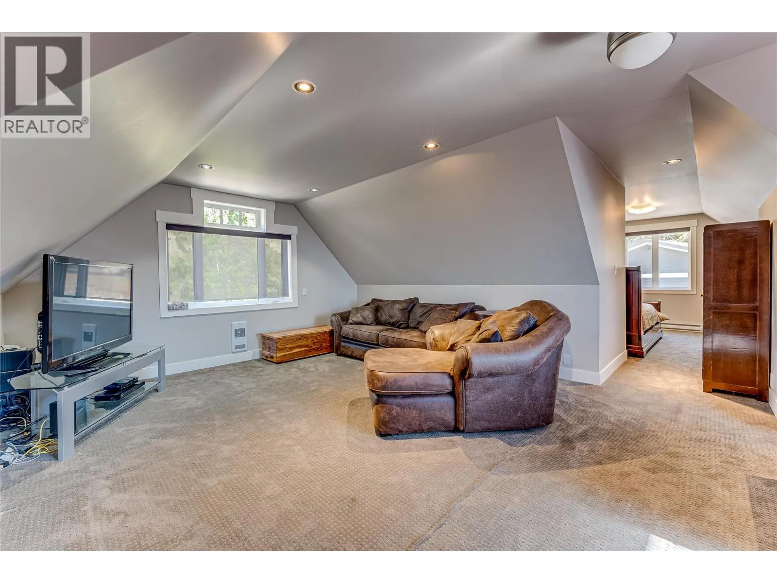 6054 Lynx Drive