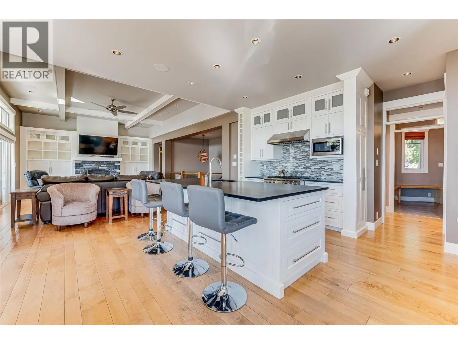 6054 Lynx Drive