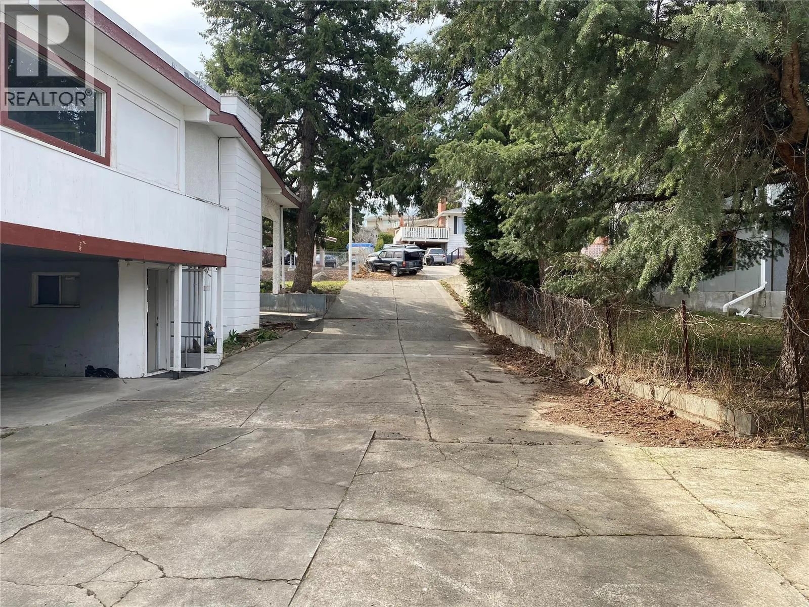 3605 20 Crescent