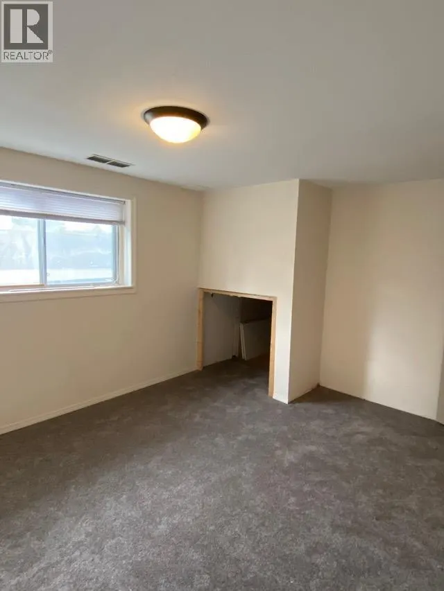 3605 20 Crescent