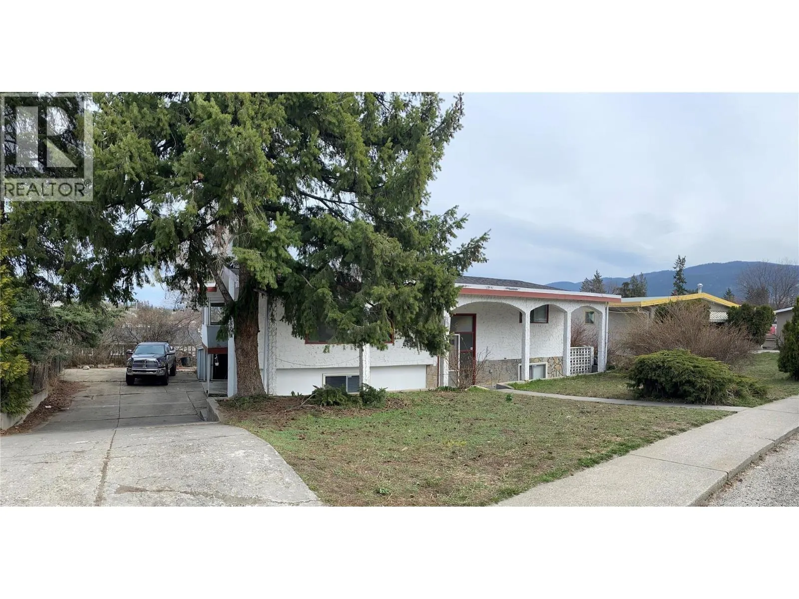 3605 20 Crescent