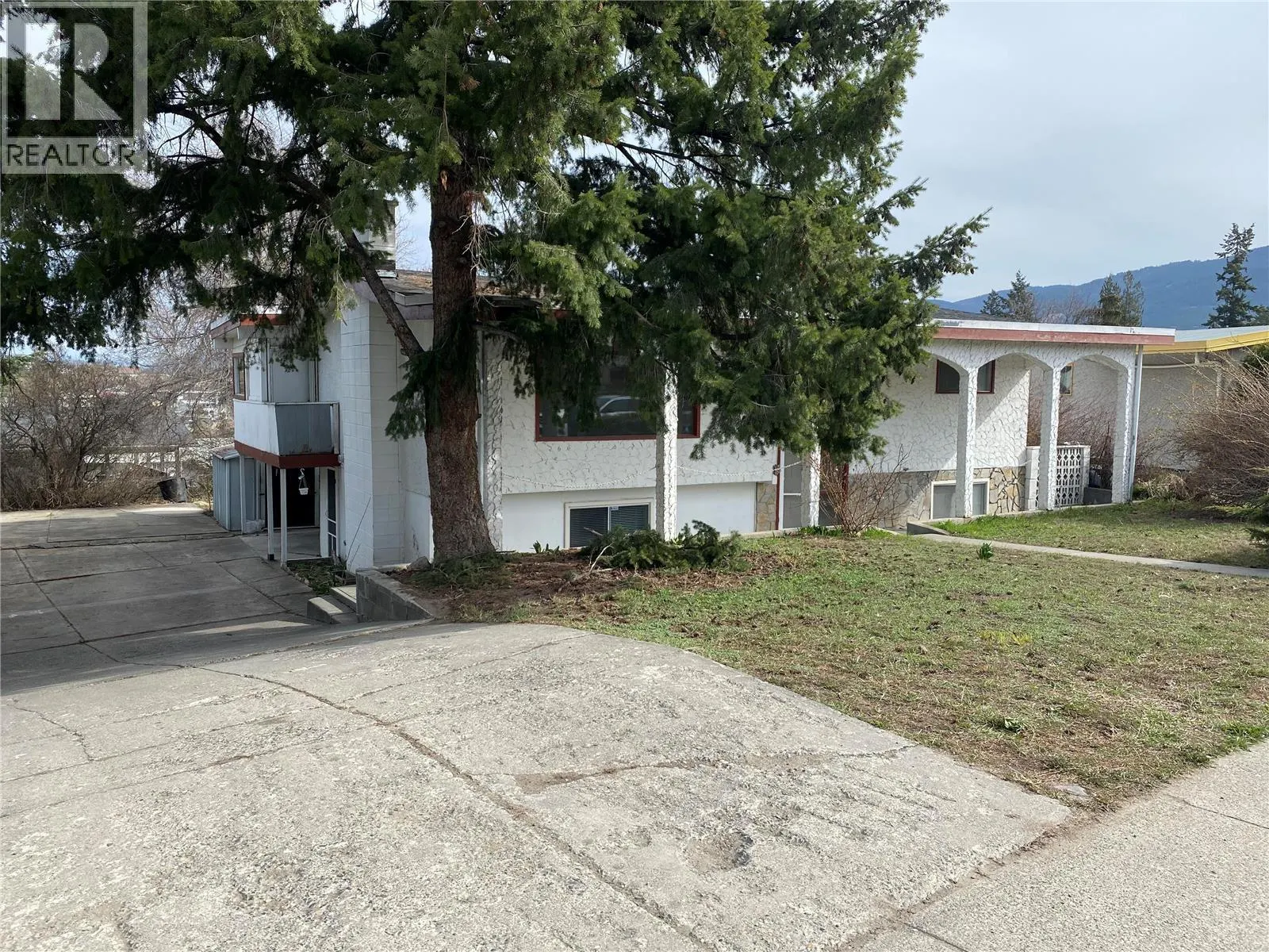 3605 20 Crescent