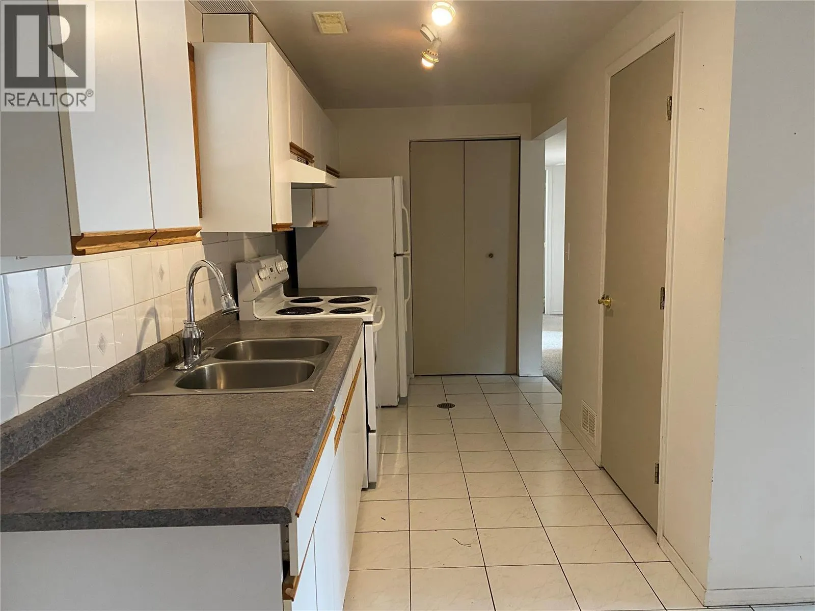 3605 20 Crescent