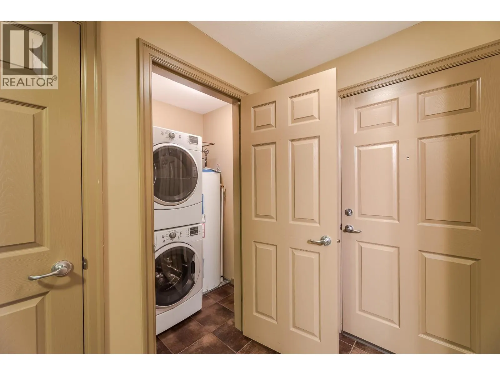 3589 Skaha Lake Road Unit# 204