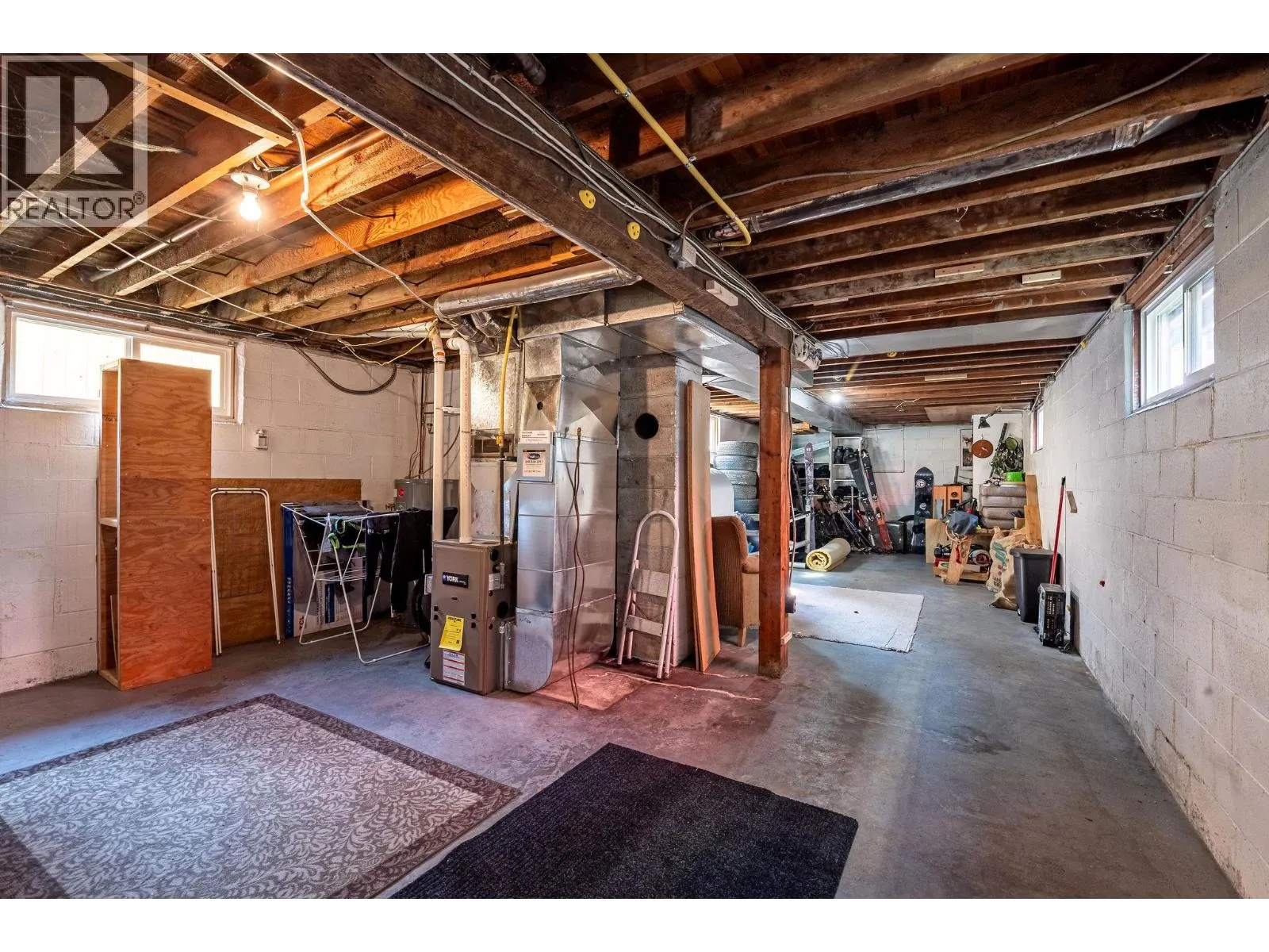 910 Second Street W